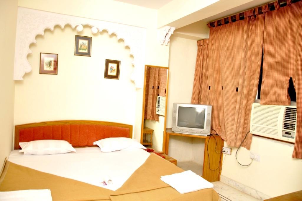 Kiran Palace Hotel Udaipur Phòng bức ảnh